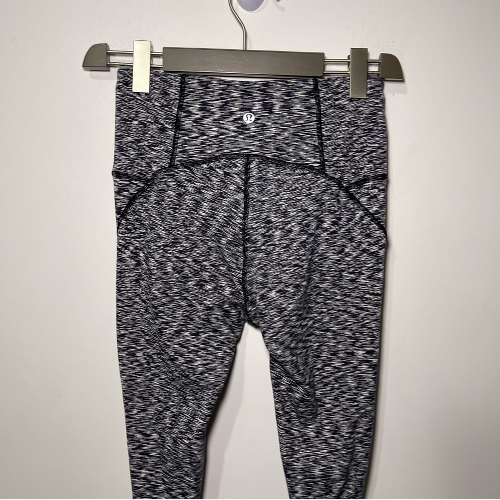 Lululemon women's grey black ready to rulu ruched leg leggings in size US 6 - Picture 8 of 10